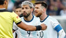 Сензация! Агуеро реже Барса и дърпа Меси в друг гранд