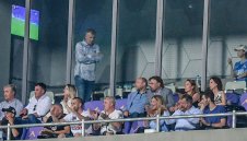 Два проблема бавят сделката за Левски