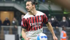 Златан си е Златан: Ибра счупи с ръка стъклото на клубния автобус