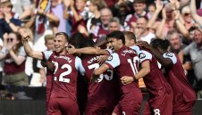 Уест Хям срази Челси с 3:1! Ужасен дебют за Кайседо