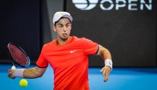 Андреев стартира с победа в Мелбърн