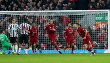 Мощен Ливърпул застреля "свраките" и дръпна с 6 точки на върха + ВИДЕО