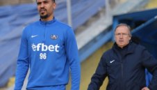 Левски бие шута на чуплив дългуч от Франция