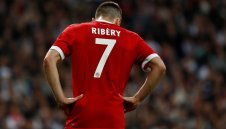 Куриоз: Рибери се хвали с нов договор, после трие снимката + СНИМКА