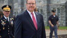 Скандалите в Монако нямат край! Принц Албер "заби нож" в гърба на собственика