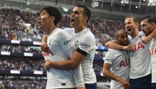 Двама в Тотнъм с коронавирус