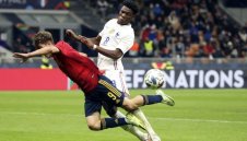 Битка на титаните: Юнайтед, Челси и Ливърпул искат Чуамени 