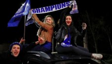 Безумната нощ на Лестър! Как играчи и фенове празнуваха + ВИДЕО И СНИМКИ