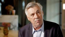 Защо Карлето трепери от Карл Цайс?