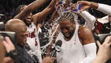 Дуейн си тръгна с трипъл-дабъл пред ЛеБрон и Мело