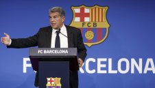 Арогантният Лапорта се изгаври с Куман