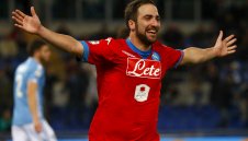 Наполи оскуба "орлите" насред "Олимпико"