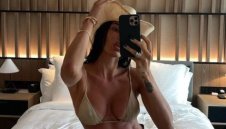 Секси футболна съпруга се съблече чисто гола + СНИМКИ