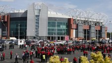 Взривиха бомбата на "Олд Трафорд"!