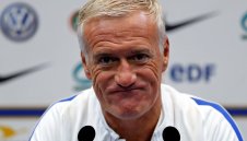 Дешан се затвори в стаичката, постоянно гледа мачове на Берое