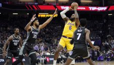 ЛеБрон няма спиране, но Езерняците пак загубиха