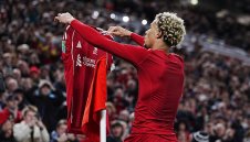 Слот се ядоса здраво за "глупавия" картон на Екитике