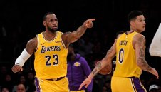 Голям шок за ЛА Лейкърс! Леброн пропуска остатъка от сезона