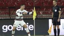 Порязаха ли реферите Роналдо? Вижте как Кристиано избесня в Белград + ВИДЕО