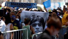 Марадона печели битки и след смъртта си 
