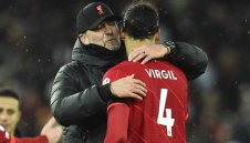 Гръм в Рая: Ван Дайк се сопна на Клоп + СНИМКА