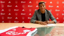 Лошо за големите "акули": Ас на Аякс преподписа + ВИДЕО