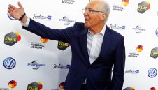 Кайзера не вижда с едното око, но намери сили да се пошегува