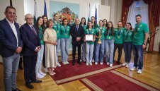 Весела Лечева присъства на награждаването на  световните шампионки по волейбол в Президентството