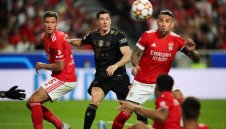 Байерн Мюнхен потрепери, но разгроми Бенфика за 15 минути