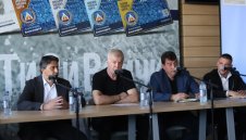 Феновете на Левски се разбунтуваха: Наско Сираков да върне акциите!