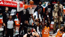 Победната серия на Финикс в плейофите свърши в Ел Ей