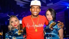 Каранга вилнее! Звездата на ЦСКА си връща формата с гейши в дискотека + ГАЛЕРИЯ