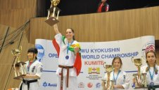 Каратеките ни спечелиха три златни медала на световното по карате киокушин