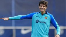 Бъдещето на звезда в Барса остава неясно