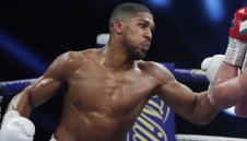 Джошуа води на Усик с... 9 килограма