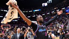 Дуейн Уейд съсипа Уориърс с тройка със сирената