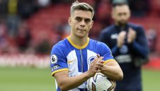 Шпорите засилват интереса си към звезда на Брайтън