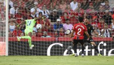 Барселона започна с "класика" защитата на титлата си