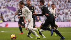 Реал Мадрид взе трудния тест със Севиля след късни голове