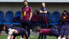 Изсипват милиони при триумф на "Трите лъва" в Германия 