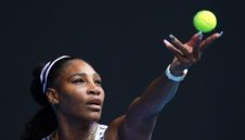 Шоу: Серина Уилямс победи сестра си Винъс за 19-и път