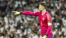 Байерн привлича алтернатива на Нойер