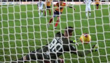 Драма в Италия: Бой, четири гола, три червени картона и две дузпи на Лече - Каляри