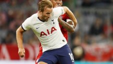 Легенда шокира с твърдение за случващото се с Кейн, докато гледа как Холанд къса мрежи