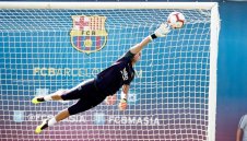 Барса чака офертата на Ливърпул за Силесен