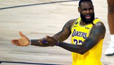 Лейкърс с нови колебания и тежка загуба