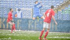 Ас на Левски виси с картони