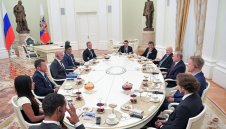 Путин се срещна с футболни легенди + ГАЛЕРИЯ