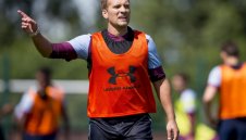 Много голям! Стенли вече тренира с Астън Вила