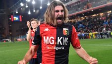 Халф на Дженоа арестуван заради групово изнасилване